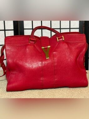 Yves Saint Laurent Cabas Chyc “Y” Large Tote
Bag (Red Leather)
